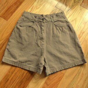 Vintage Woolrich Sandstone Hi-Rise Shorts fits like a Size 4 Cotton